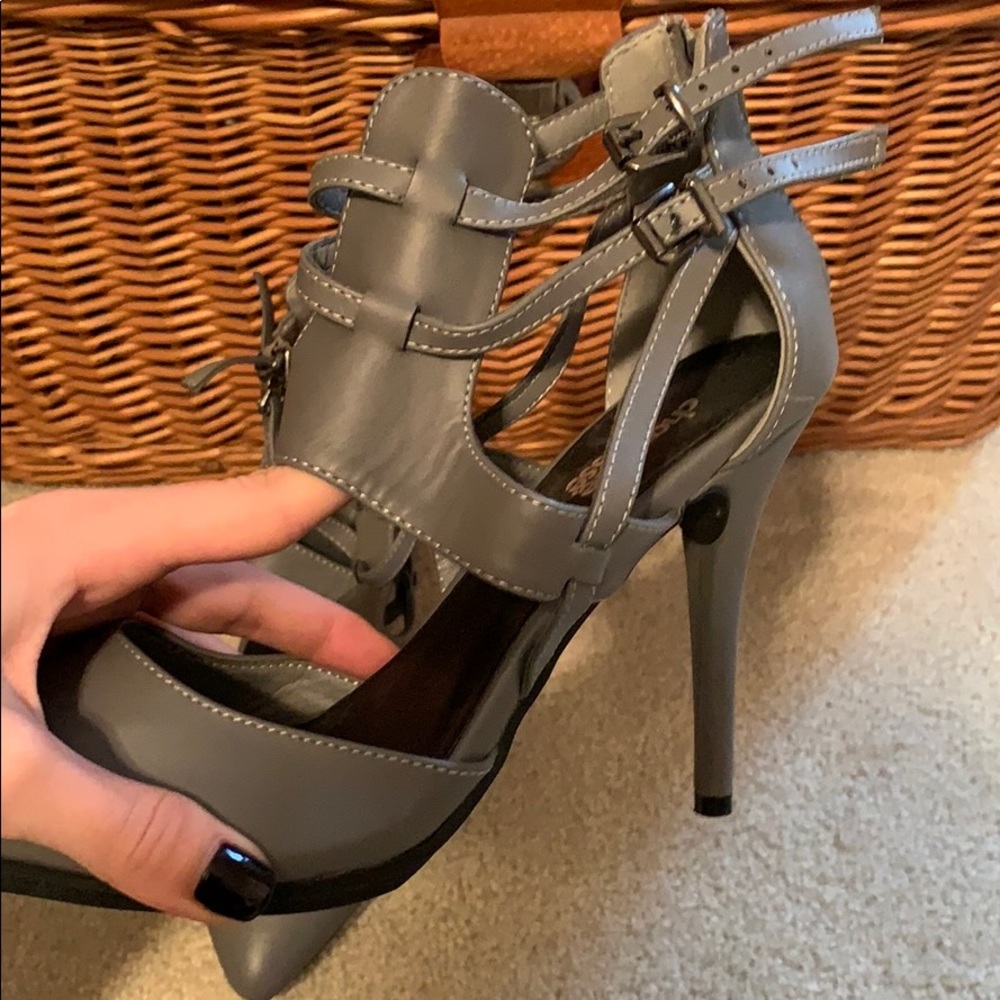 Grey heels - Picture 4 of 4